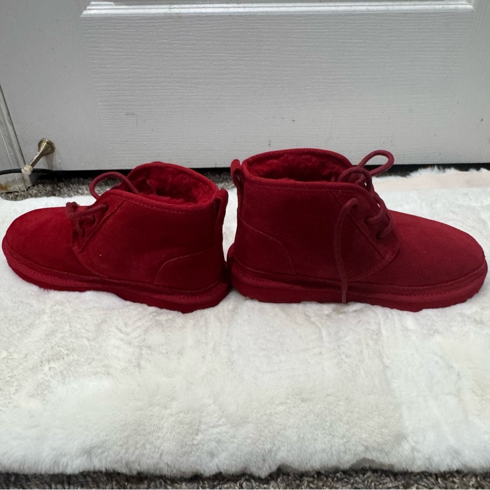 UGG Kids Neumel II Boot size 4- $100 - Picture 4 of 10
